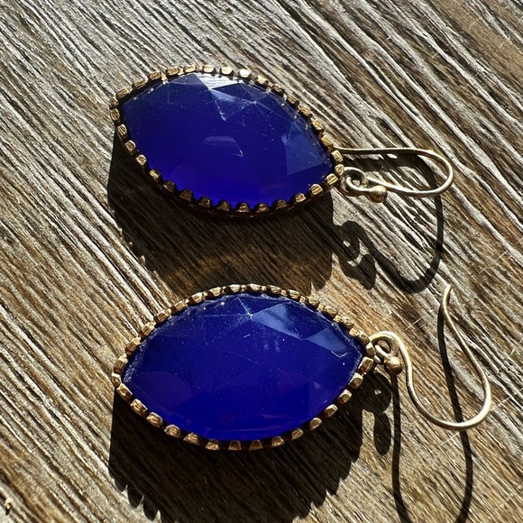 Beautiful polished lapis drop earrings with brushed bronze/gold setting. - Picture 2 of 3